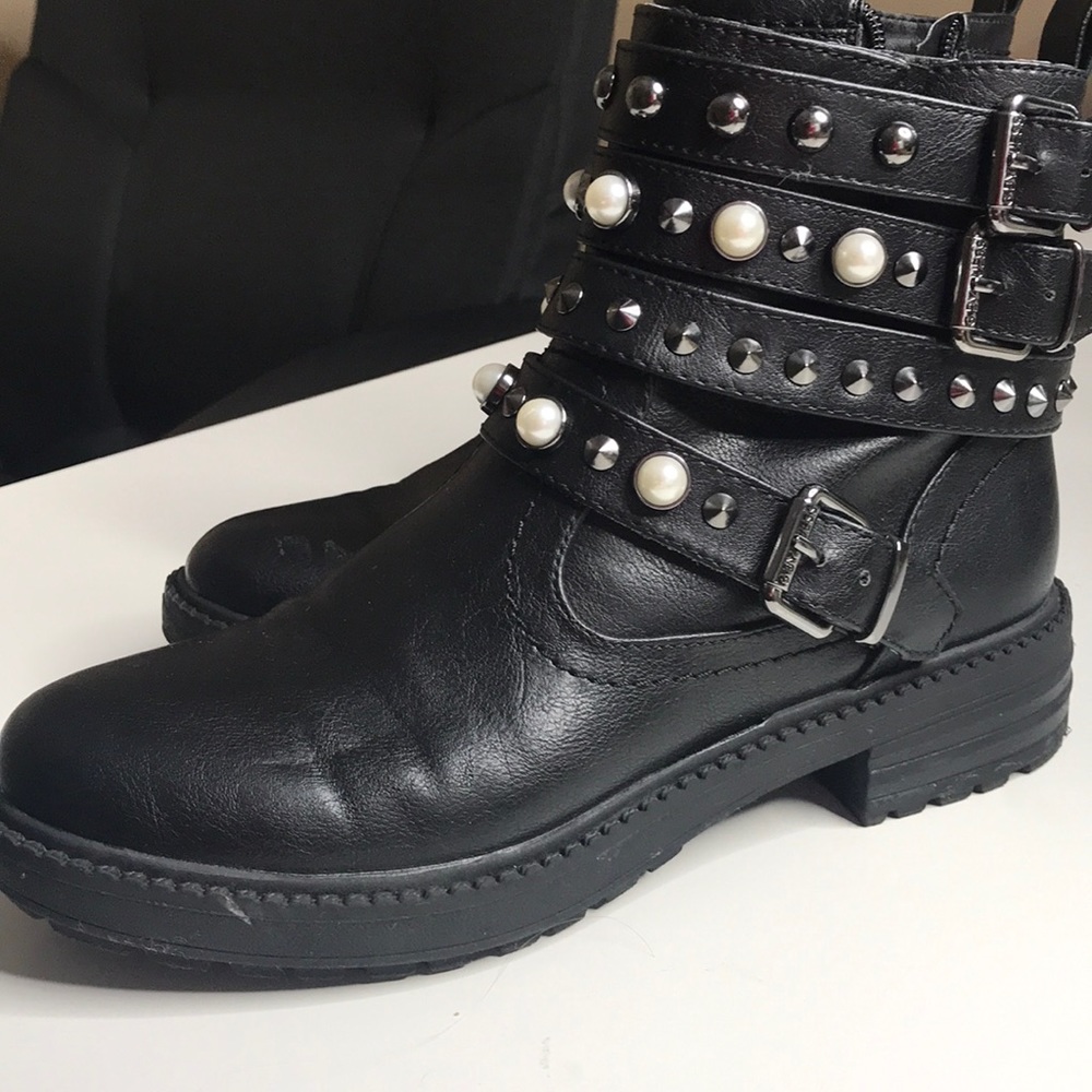 G by GUESS Ankle Boots / Size 6